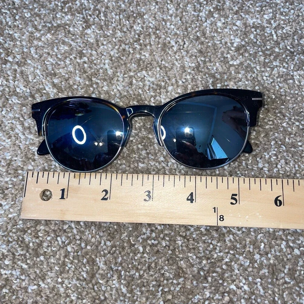 Sun Trends sun glasses with case Tortoise brown rimed great condition unisex